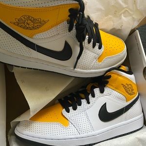 Jordan 1 Mid Laser Orange